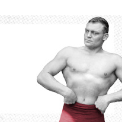 Na białym tle rysunek siłacza w czerwonych spodenkach