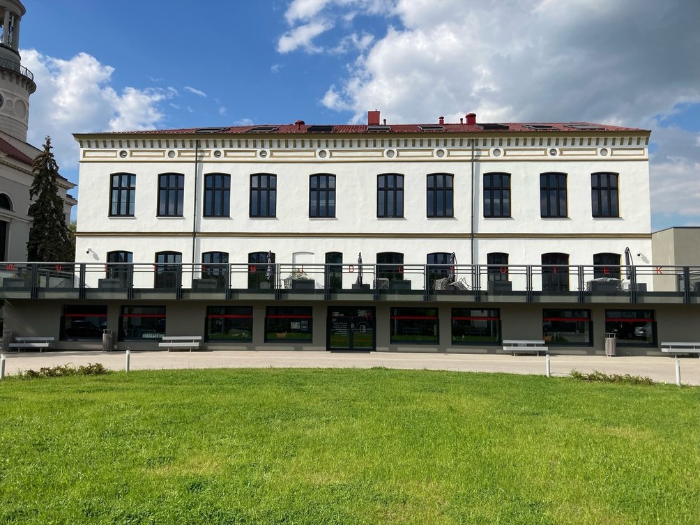 Zdjęcie budynku biblioteki w Rawiczu
