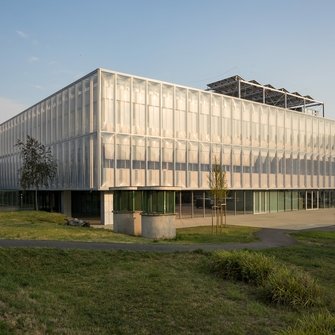 Widok od przodu na budynek PPK