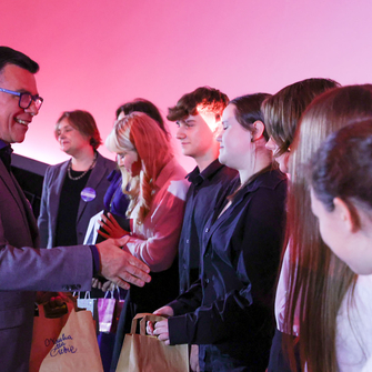 Nagrody laureatom konkursu Nauka dla Ciebie wręczał także Dyrektor Naczelny Centrum Nauki Kopernik Robert Firmhofer.