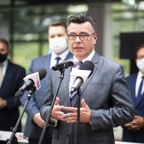 Dyrektor Firmhofer w czasie otwarcia SOWY